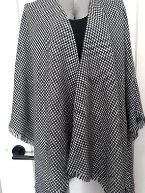 2 for $20 Simons Black and White Houndstooth Knit Poncho